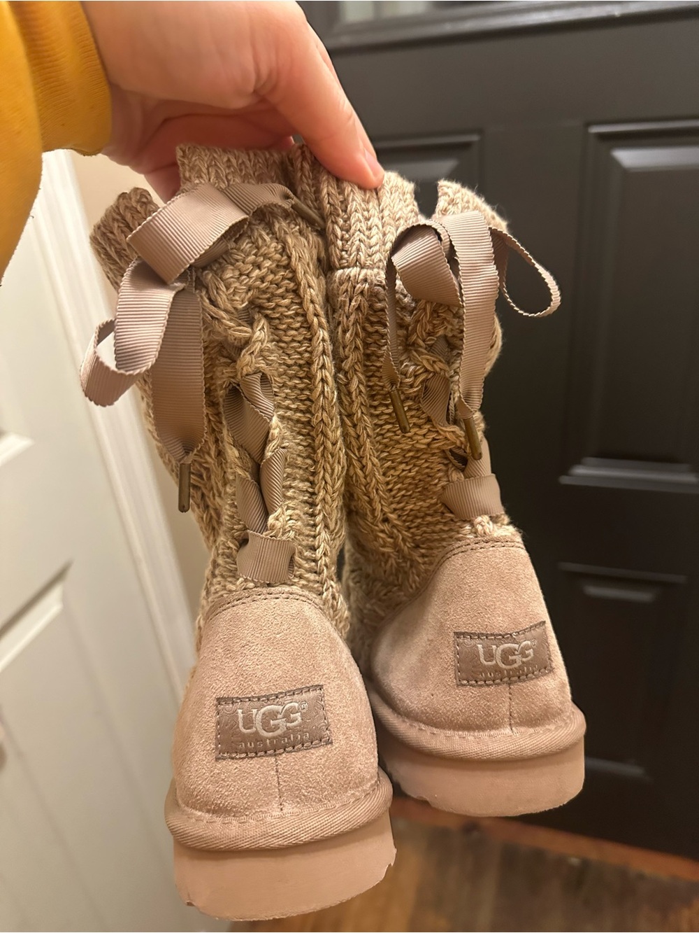 UGG Women’s Isla Cable Knit Boots Size 8 Tan Beige